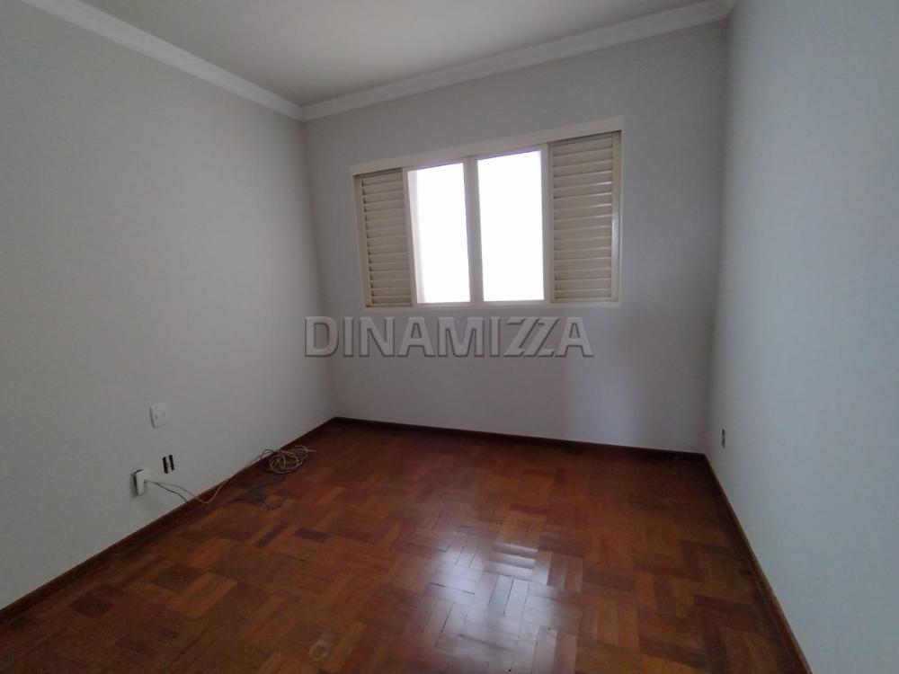 Alugar Apartamento / Padrão em Uberaba R$ 1.300,00 - Foto 4