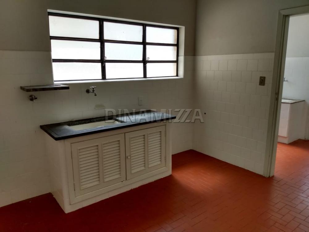 Alugar Apartamento / Padrão em Uberaba R$ 1.000,00 - Foto 8