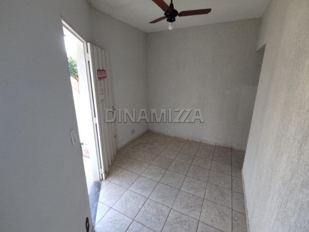 Alugar Apartamento / Kitnet/Flat/Loft em Uberaba R$ 850,00 - Foto 4