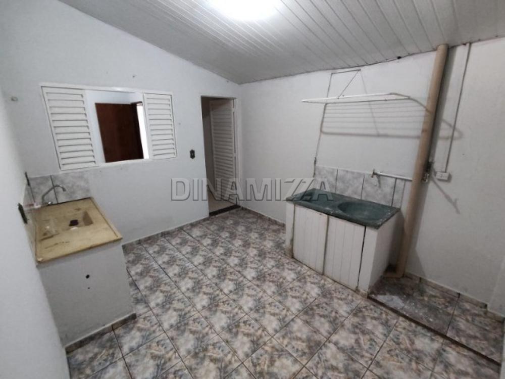 Alugar Apartamento / Kitnet/Flat/Loft em Uberaba R$ 850,00 - Foto 8