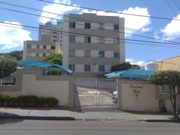 Alugar Apartamento / Padrão em Uberaba. apenas R$ 700,00