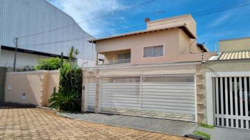 Alugar Casa / Padrão em Condomínio em Uberaba. apenas R$ 4.000,00