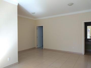 Alugar Apartamento / Padrão em Uberaba. apenas R$ 1.350,00