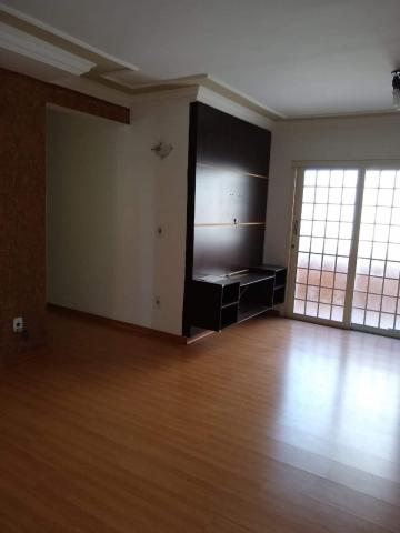 Alugar Apartamento / Padrão em Uberaba. apenas R$ 210.000,00