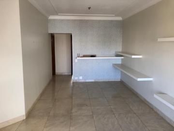 Alugar Apartamento / Padrão em Uberaba. apenas R$ 270.000,00