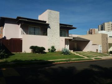 Alugar Casa / Padrão em Condomínio em Uberaba. apenas R$ 1.900.000,00