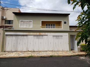 Alugar Casa / Padrão em Uberaba. apenas R$ 2.500,00