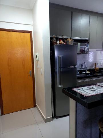 Alugar Apartamento / Padrão em Uberaba. apenas R$ 210.000,00