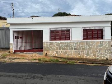Alugar Casa / Padrão em Uberaba. apenas R$ 220.000,00