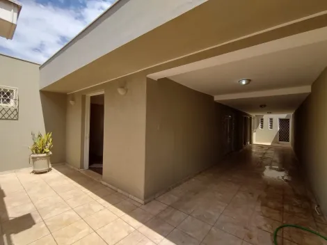 Alugar Casa / Padrão em Uberaba. apenas R$ 600.000,00