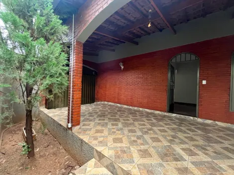 Alugar Casa / Padrão em Uberaba. apenas R$ 2.700,00