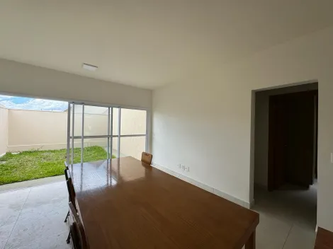Alugar Casa / Padrão em Condomínio em Uberaba. apenas R$ 855.000,00