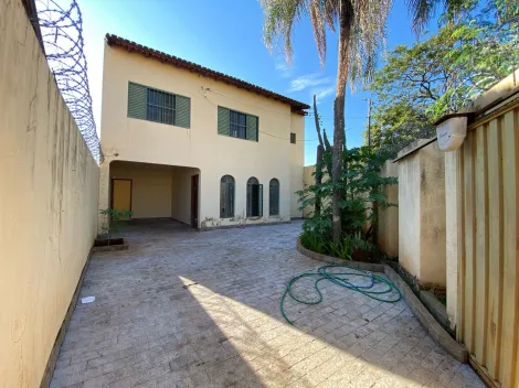 Alugar Casa / Padrão em Uberaba. apenas R$ 450.000,00