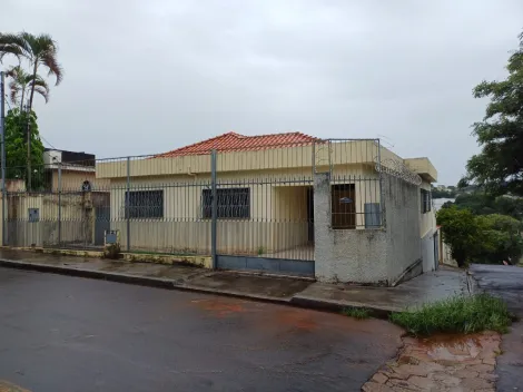Alugar Casa / Padrão em Uberaba. apenas R$ 1.500,00