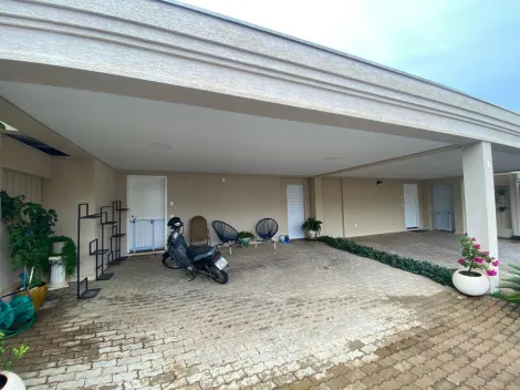 Alugar Casa / Padrão em Condomínio em Uberaba. apenas R$ 790.000,00